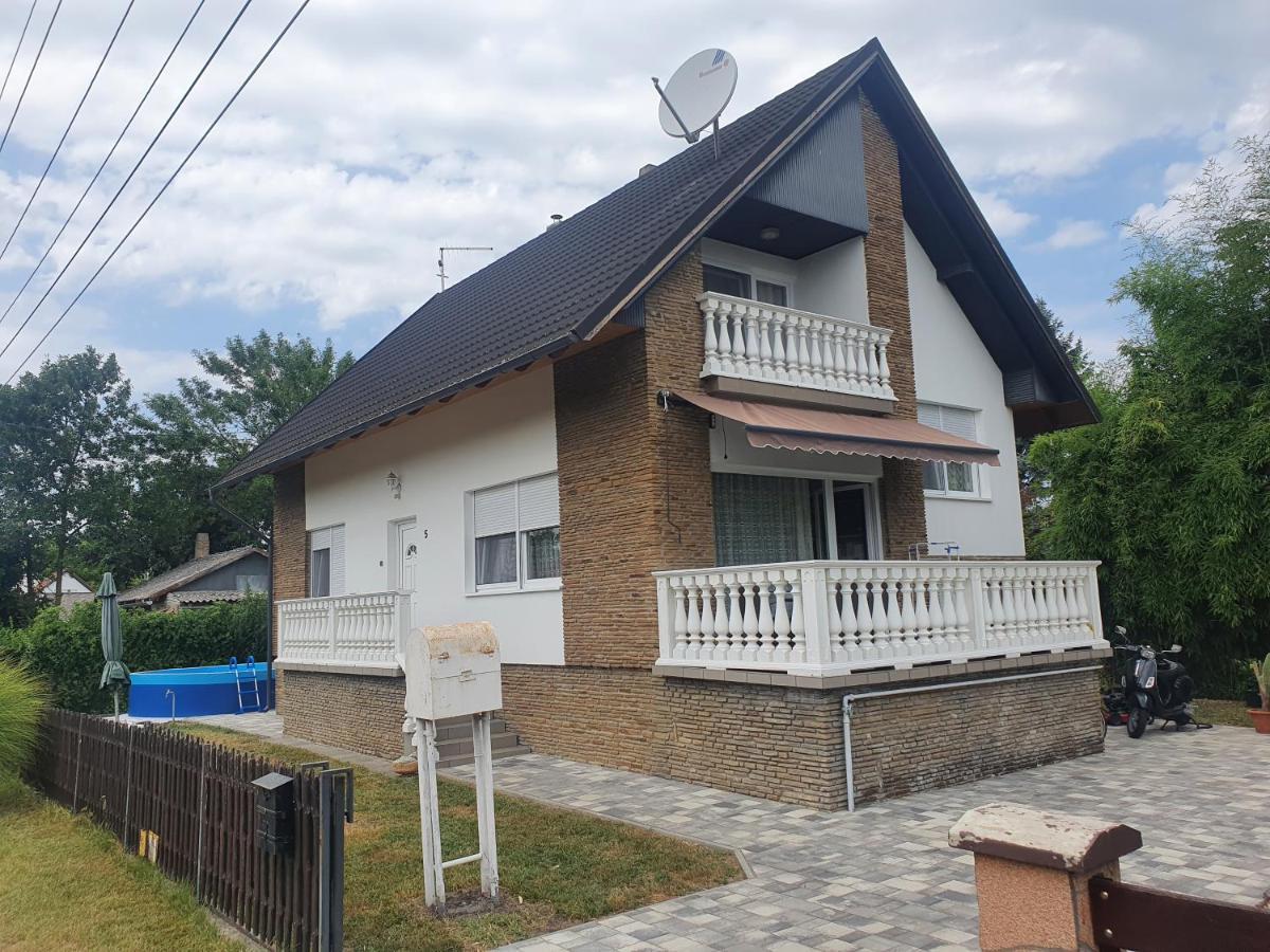 Wolf Vendeghaz Villa Balatonkeresztur Exterior photo